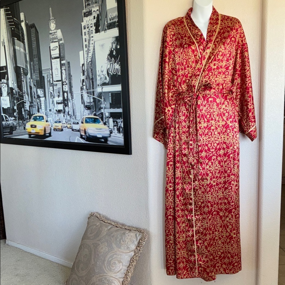 Natori Private Luxuries Robe Women L, Red/Gold Satin Robe Belt, Gold Piping. EUC - Picture 3 of 15